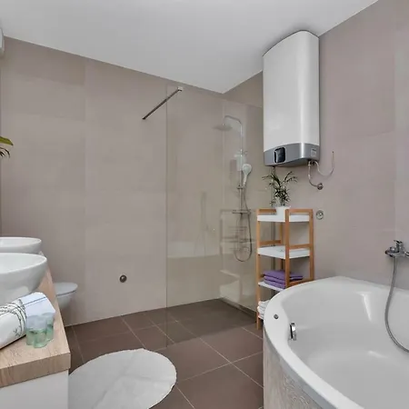 Luxurious Eol