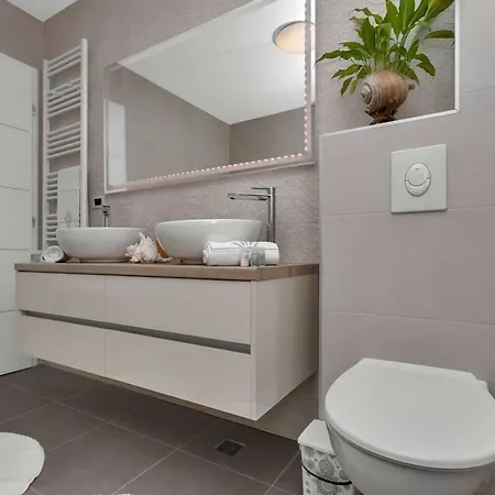 Luxurious Eol Makarska