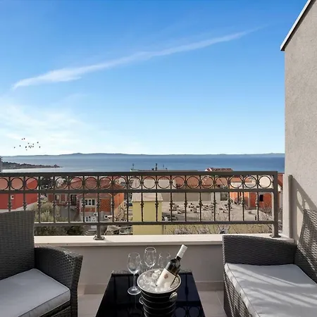 Luxurious Eol Makarska